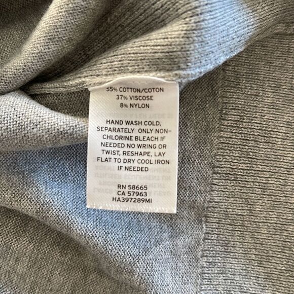 NWT Halogen crew neck sweater. Gray. Size Small - Picture 5 of 7